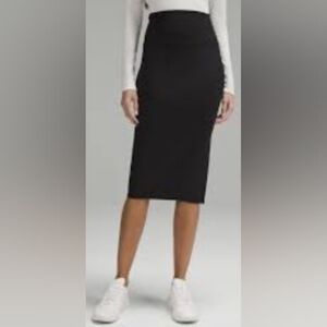 NWT Lululemon Nulu Slim-Fit High-Rise Skirt Size 2 Black